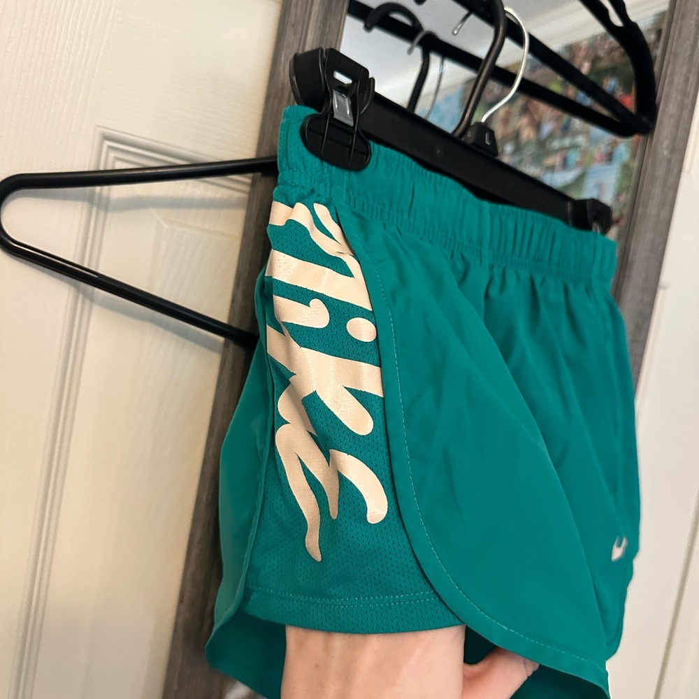 nike shorts worn like twice liner is cut out